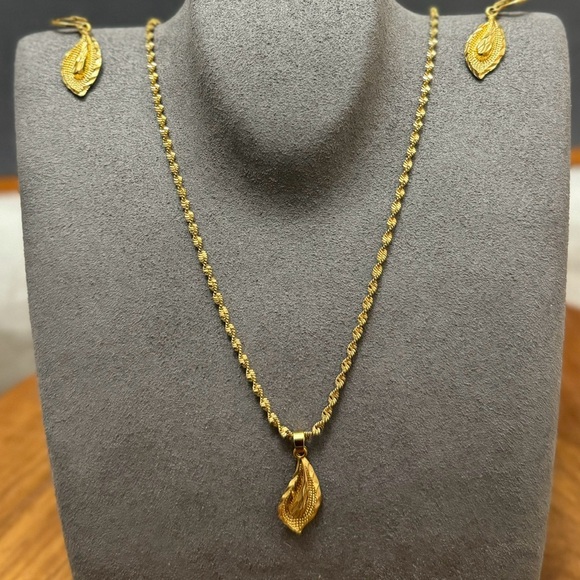 Gold Jewelry Set, 24k Duabi Gold Plated jewelry Set, Gold Necklace & Earrings - Picture 3 of 7